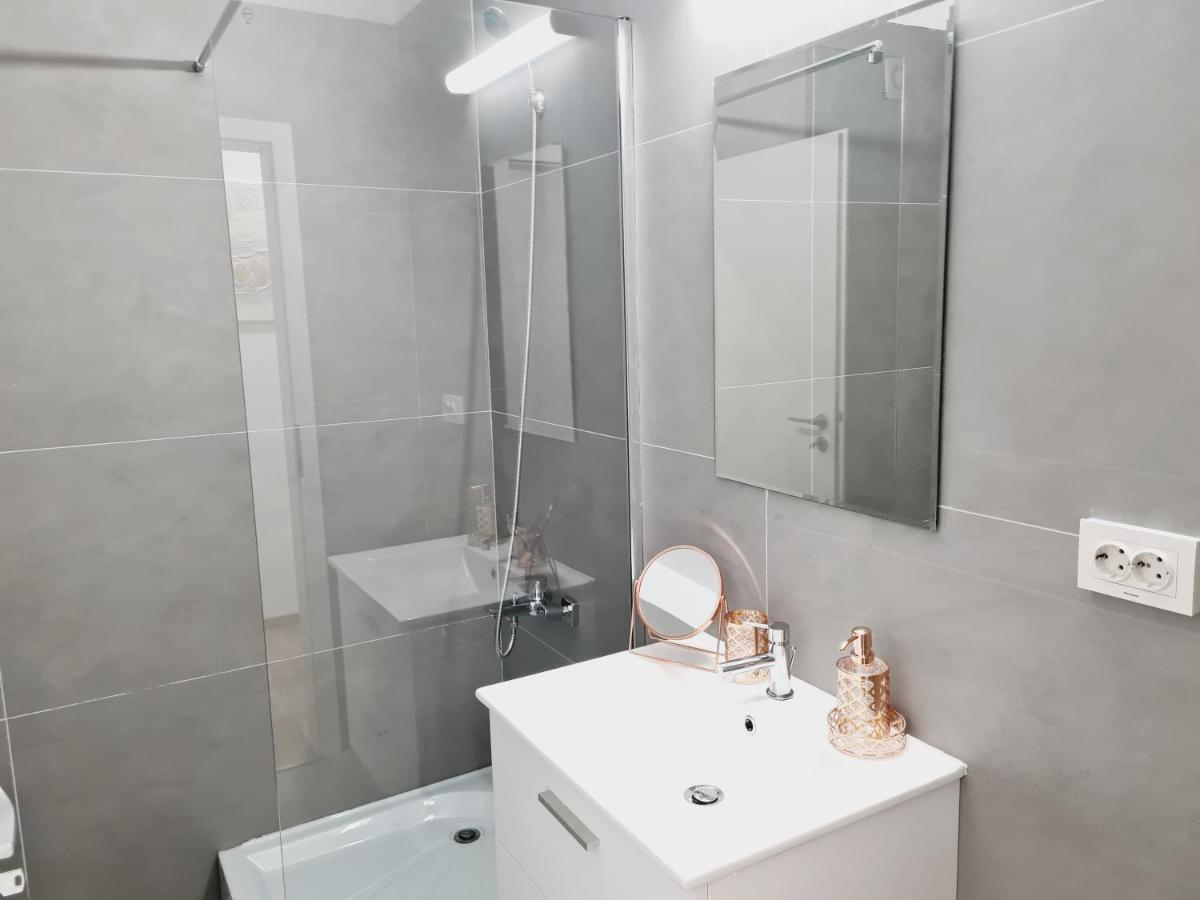 Lovely Ultracentral Apartment With Parking Cluj-Napoca Ngoại thất bức ảnh